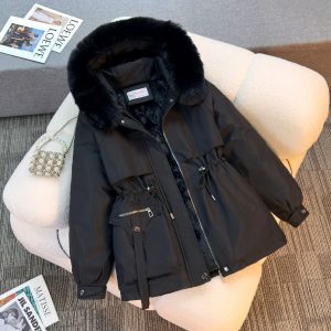 New fashionable women's parka with large fur collar