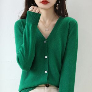V-neck premium knit cardigan, short style