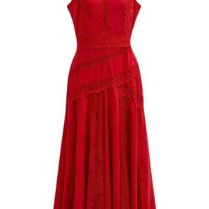 Sleeveless waist cinching dress