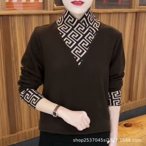 Warm and versatile patchwork design T-shirt for women