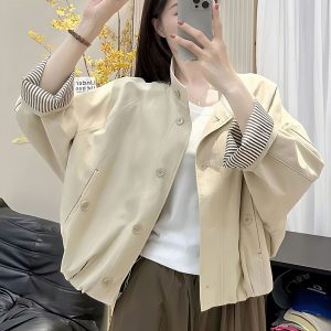Loose-fitting, slimming, stylish, versatile, casual jacket top
