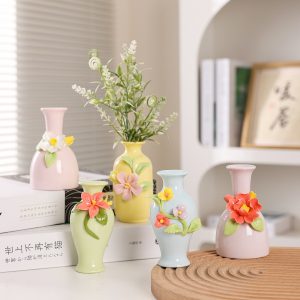 Ceramic hand-kneaded flower vase