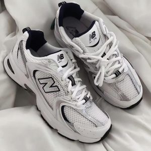 Classic silver white and gray silver, versatile unisex mesh breathable sports outdoor running shoes