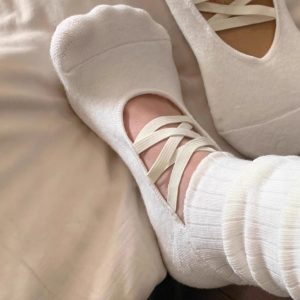 Professional non-slip sweat-wicking calf socks for Pilates, breathable seamless slouch socks for fitness