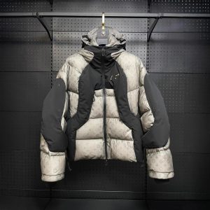 Color-changing monogram print down jacket