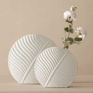 Flower arrangement flat vase White leaves ceramic