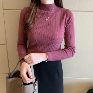 New long-sleeved knit sweater