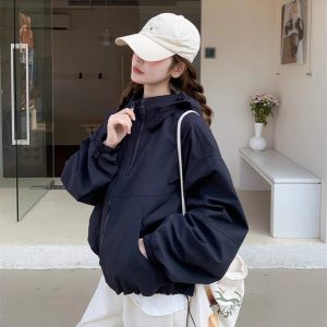 Stylish and trendy Korean-style windbreaker top