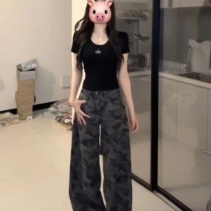 Slim-fit, waist-cinching top