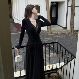 Fitted waist dress with a full skirt