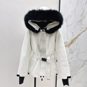 Stylish and versatile women's casual fox fur