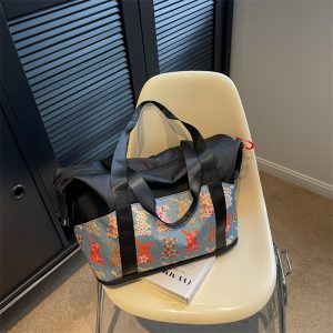 Large-Capacity, Minimalist, Expandable Travel Bag
