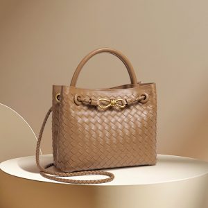 New Woven Handbag: Single-Shoulder Bag with Metal Cord Clasp