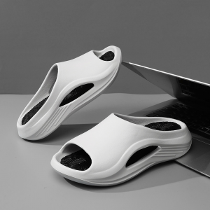 Specialized sports slippers for wearing outside the shoes