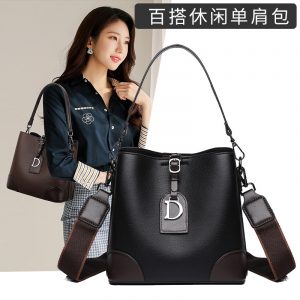 Retro-Chic Handbag