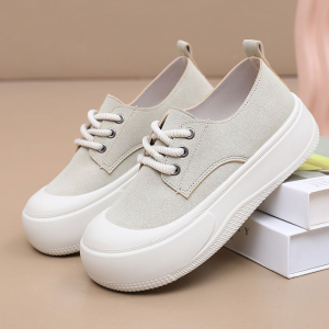 Two pairs of versatile soft-soled flat all-covering brogues