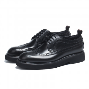 Men's Korean-style versatile casual leather shoes with lightweight thick soles and high heels, made of thick leather for a comfortable and stylish business look.